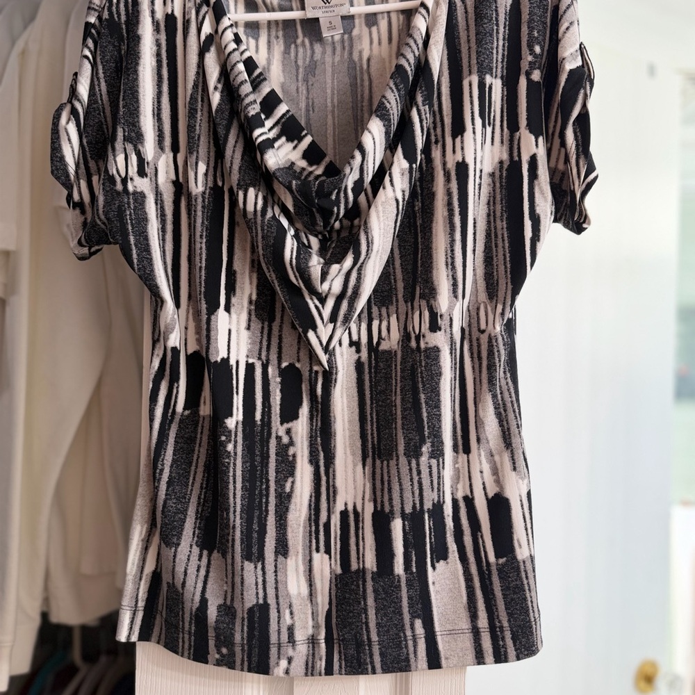 Worthington Black and White Patterned Blouse